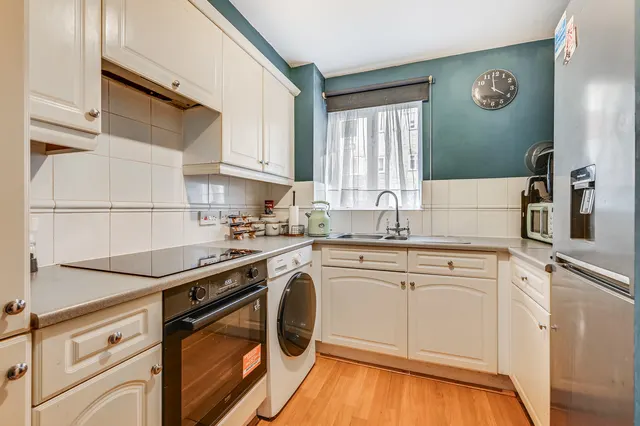 Photo 3 — 31 Parkinson Drive, Chelmsford, Essex, CM1 3GU