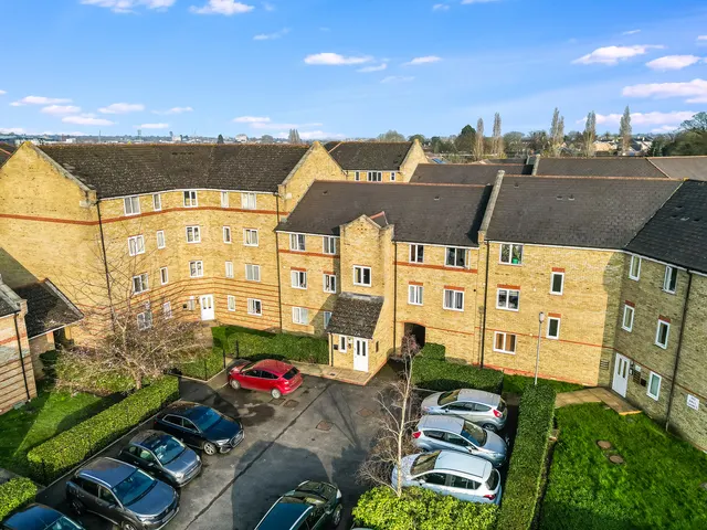 Photo 2 — 31 Parkinson Drive, Chelmsford, Essex, CM1 3GU