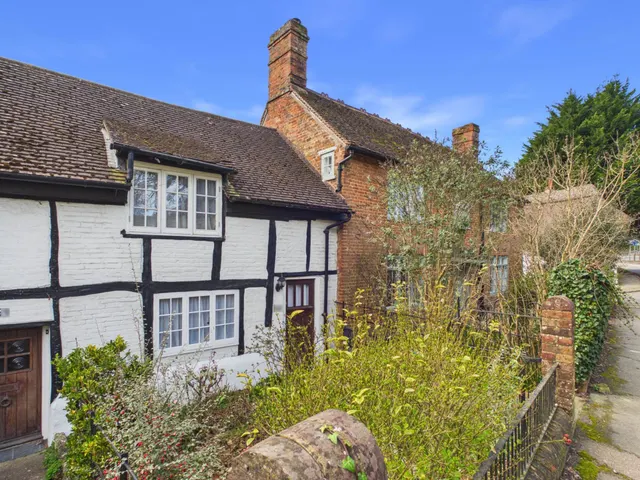 1 bedroom house, High Street, Whitchurch