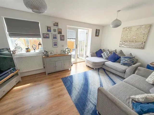 Photo 3 — Bolton Drive, Silsden, BD20 9FN