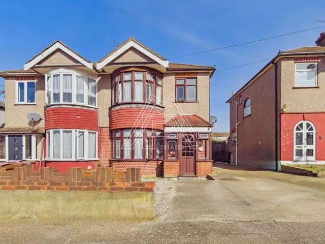 Lowlands Road, Aveley, RM15, photo 1