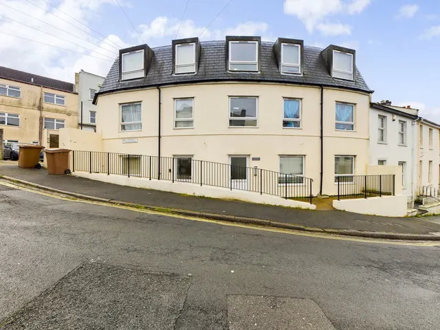 Arundel Court, Stonehouse, PL1, photo 2