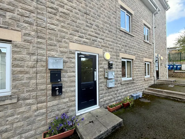 Imperial Court, Burnley, BB12, photo 1