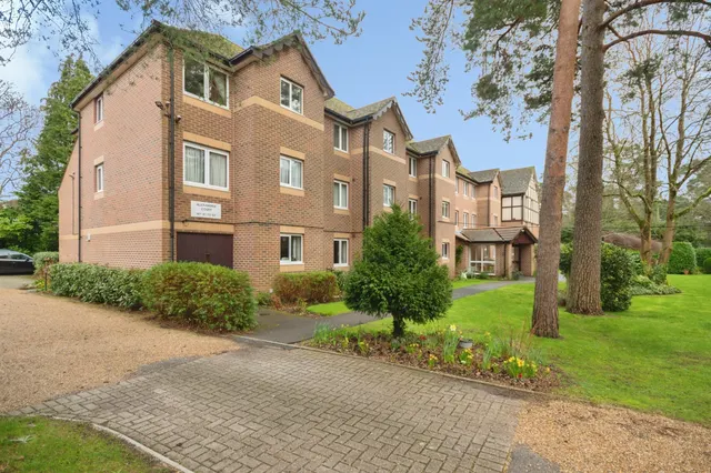 Glenmoor Road, West Parley, Ferndown, photo 1