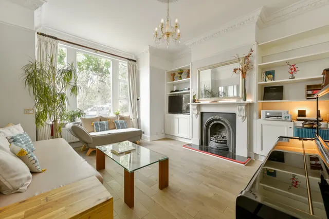 21 Drayton Road, London, photo 1