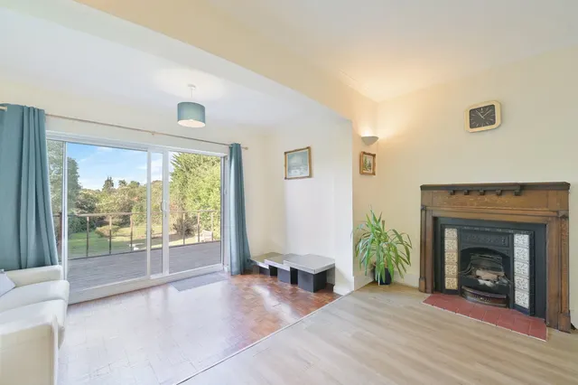 Lyndhurst Gardens, Pinner, HA5, photo 2