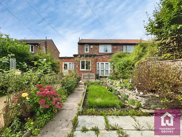 Canal Bank, Monton, M30, photo 2