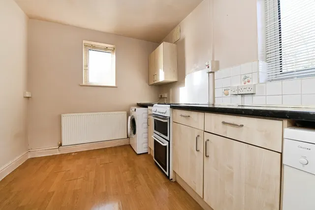 Photo 3 — Woodland Avenue, Hutton, Brentwood, Essex, CM13