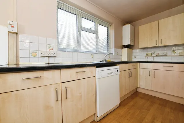 Photo 2 — Woodland Avenue, Hutton, Brentwood, Essex, CM13