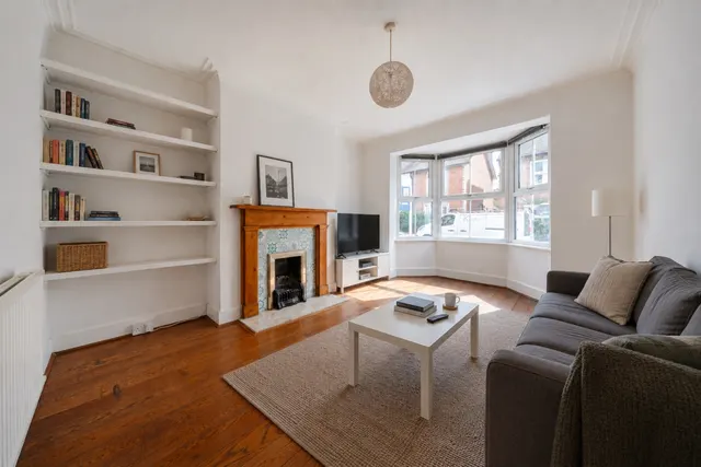 Photo 2 — Markenfield Road Guildford GU1