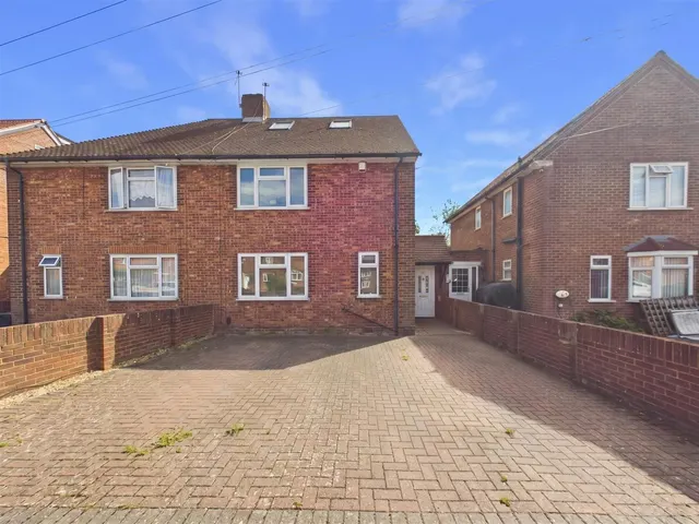 Long Drive, Ruislip, HA4, photo 1