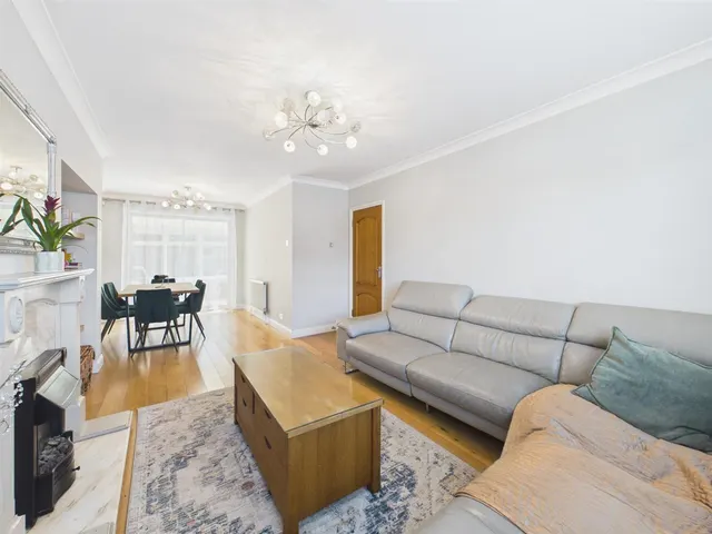 Long Drive, Ruislip, HA4, photo 2