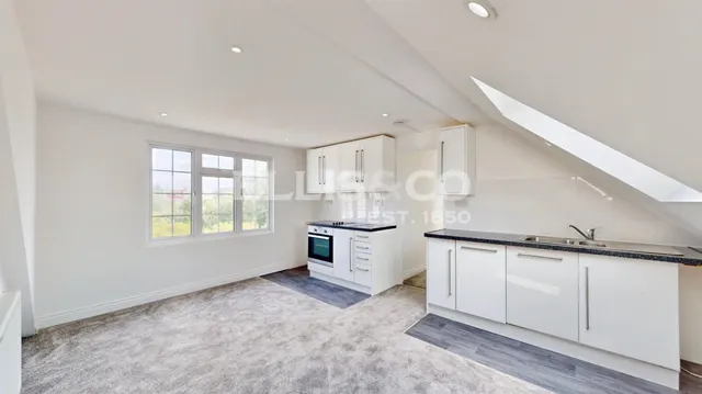 Thorn Close, Northolt, UB5, photo 1