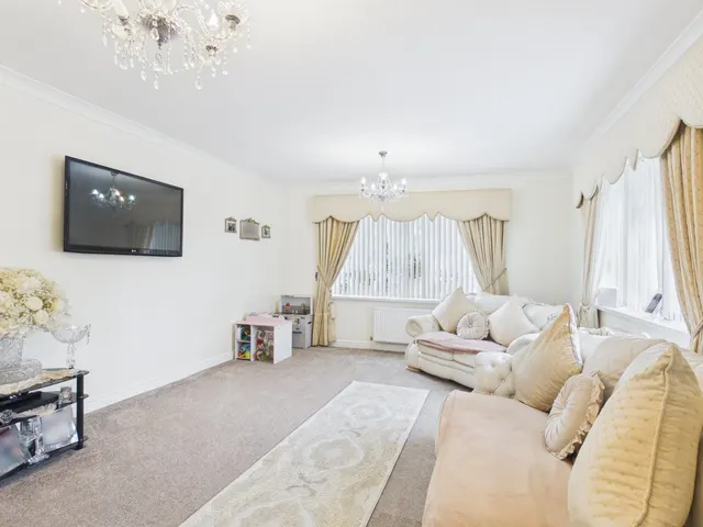 Wraysbury Road, Staines-upon-Thames, TW19, photo 2