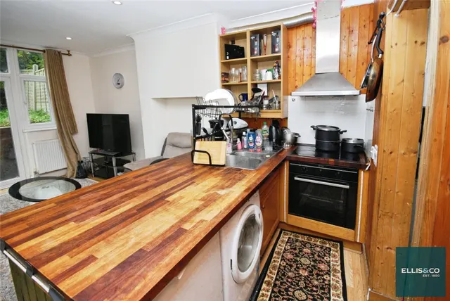 Finchley Road, Golders Green, NW11, photo 2