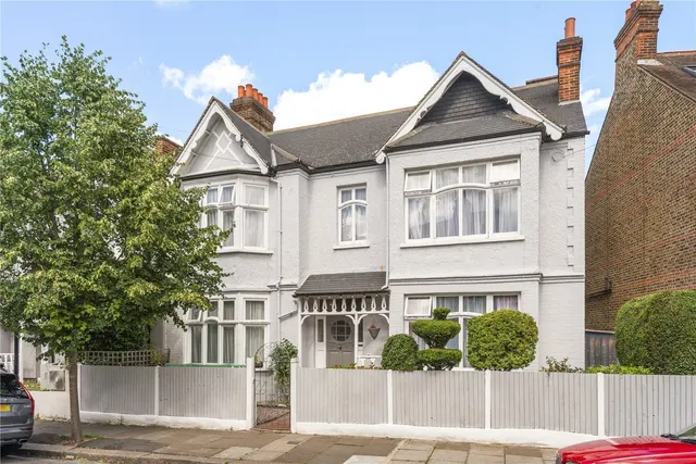 Fernwood Avenue, London, SW16, photo 1