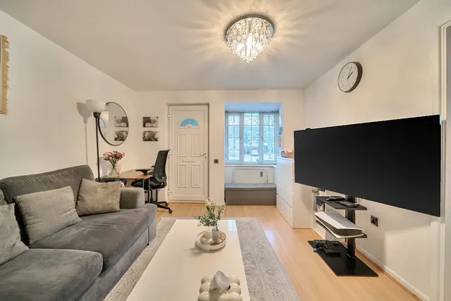 Newcombe Rise, Yiewsley, UB7, photo 2