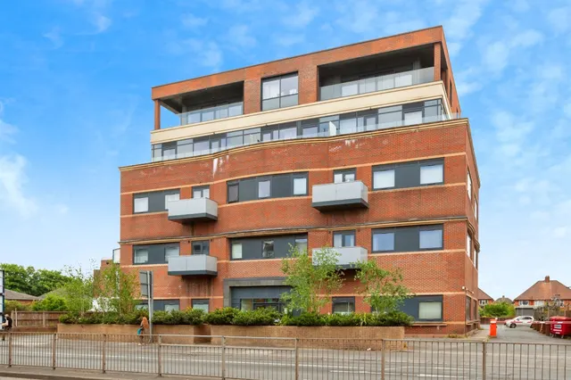 Bath Road, Slough, photo 1