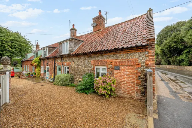 Beautifully Presented Cottage in Burn, photo 3