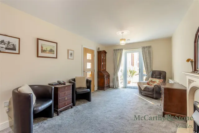 Tresham Close, Kettering, NN15, photo 3