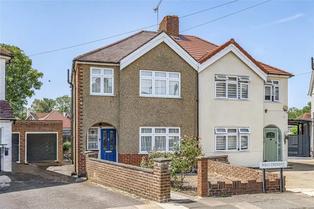 Wills Crescent, Whitton, TW3, photo 1