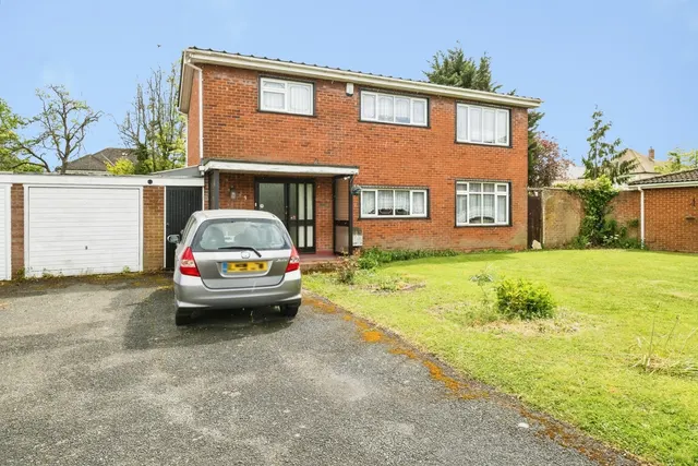 Chase House Gardens, Hornchurch, RM11, photo 1