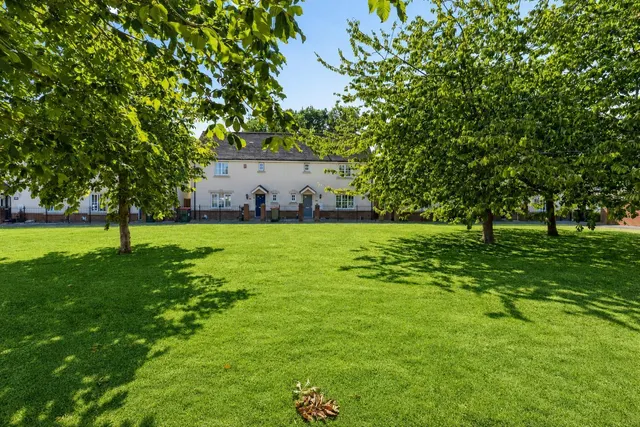 Trist Way, Ifield, RH11, photo 1