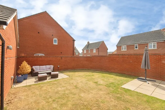 Photo 2 — Redwing Croft, Lower Stondon, Henlow, Bedfordshire, SG16