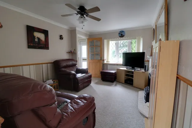 Clares Lane Close, Telford, photo 2