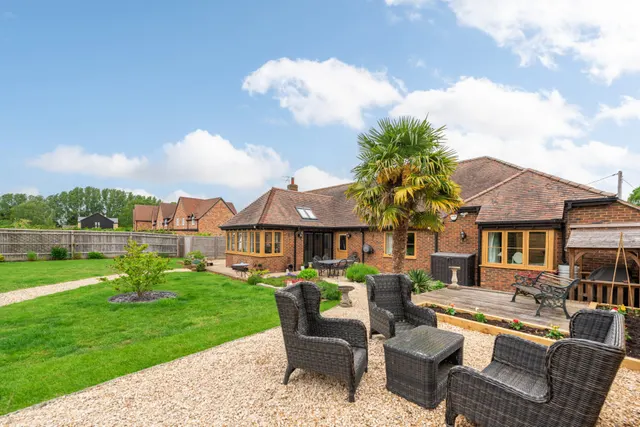 Rowsham Road, Bierton, HP22, photo 1
