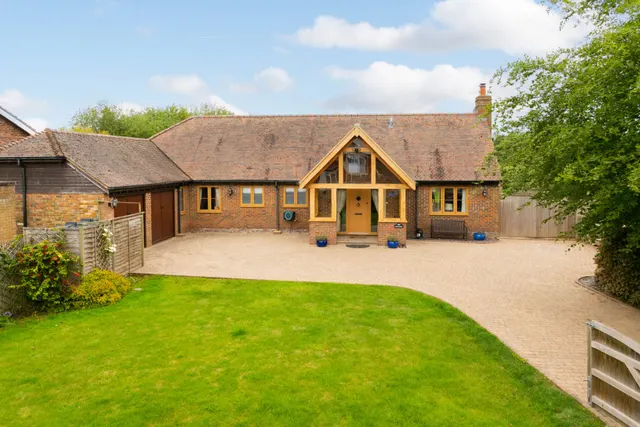 Rowsham Road, Bierton, HP22, photo 2