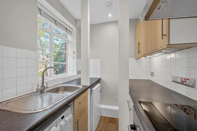 Wyke Road, Raynes Park, SW20, photo 2