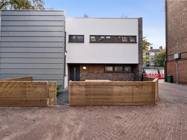Photo 2 — Rosbud Mews, Jamaica Road, SE16