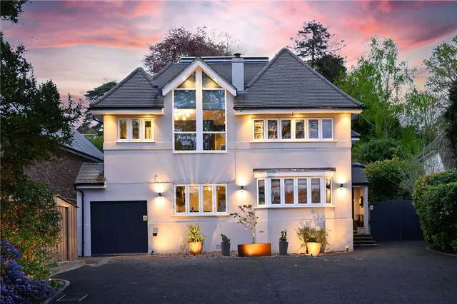 Drakes Close, Esher, Surrey, KT10 8PQ, photo 1