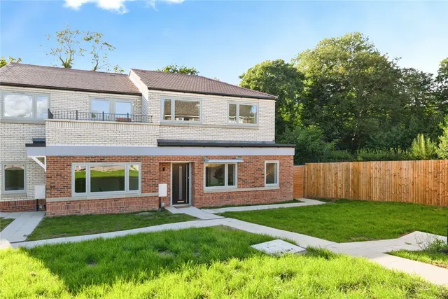 Fairoak Close, Kenley, CR8, photo 1