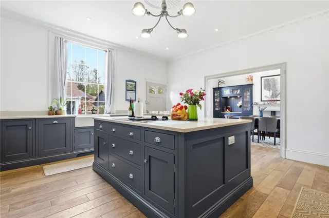 with 6 bedrooms in Stansted, CM24, photo 3