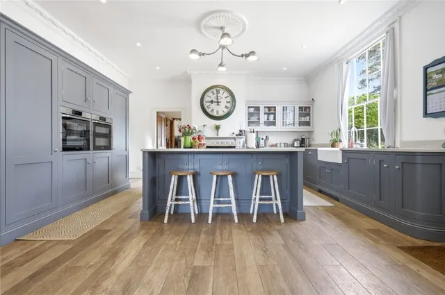 with 6 bedrooms in Stansted, CM24, photo 2