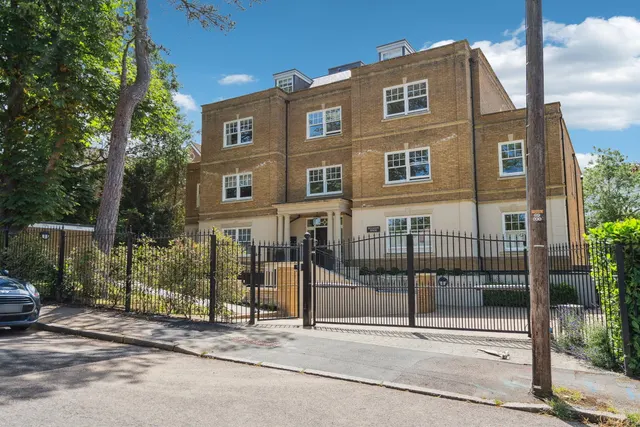 Belgrave House, Northwood, HA6, photo 1