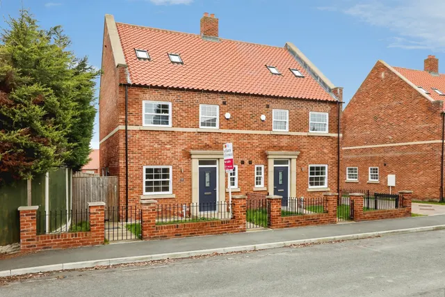 High Street, Elkesley, Retford, photo 1