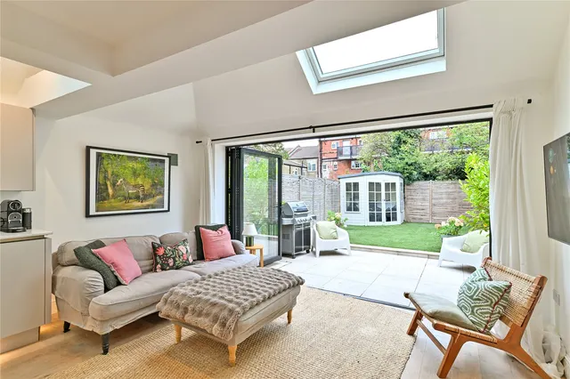 Nutcroft Road, SE15, photo 1