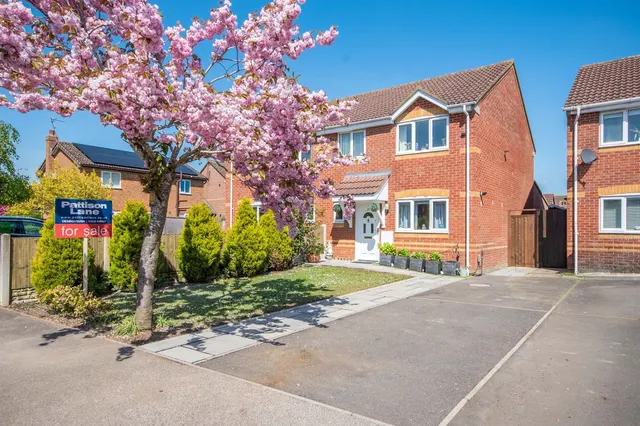 Ashbourne Drive, Kettering, NN14, photo 1