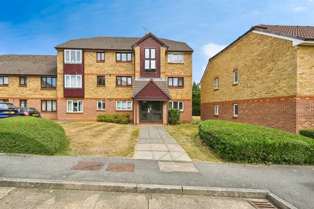 Hunters Lane, Leavesden, Watford, photo 1