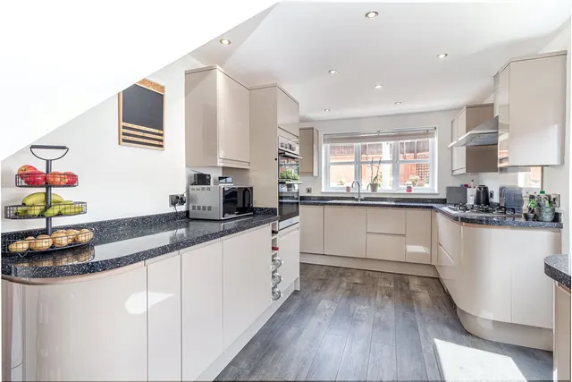 Photo 3 — Greenford Close, Redditch, Worcestershire, B97 6TF