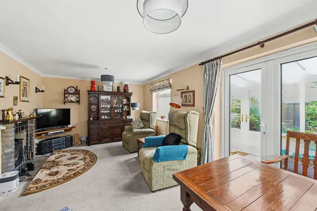 Morton Close, Pitstone, LU7, photo 2