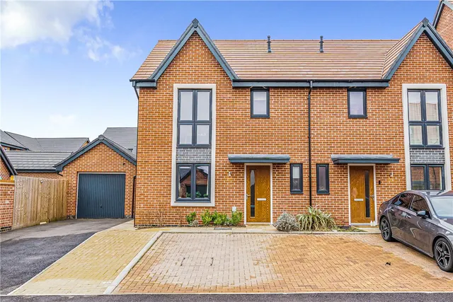Fearnley Close, Glebe Farm, MK17, photo 1