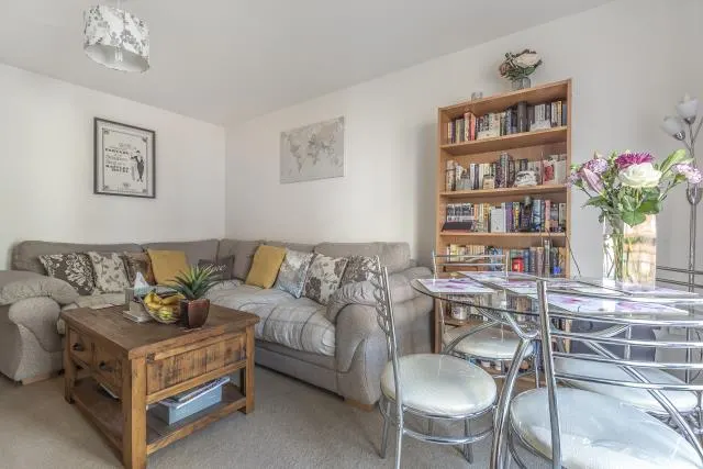 Coxhill Way, Aylesbury, HP21, photo 2