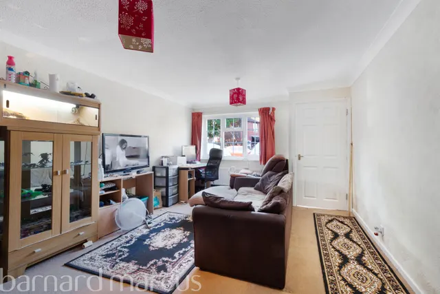 Hawthorne Place, Epsom, KT17, photo 2