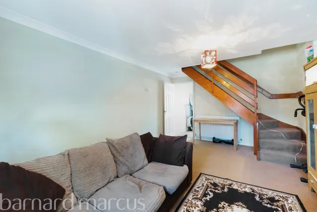Hawthorne Place, Epsom, KT17, photo 3