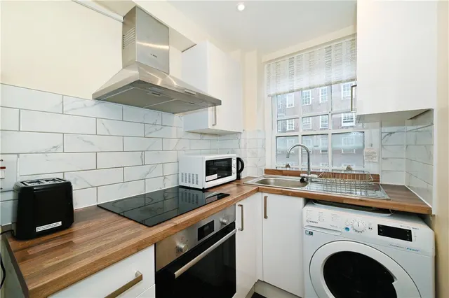 Edgware Road, London, W2, photo 2