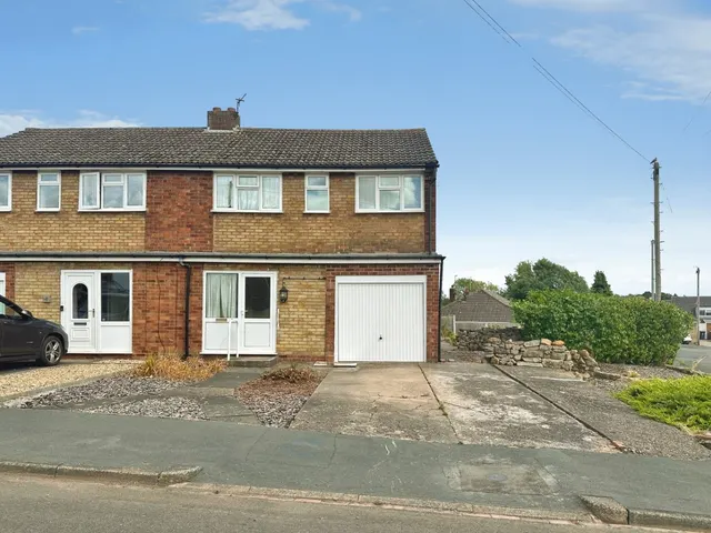 Eaton Crescent, St. Georges, Telford TF2 9DH, photo 1